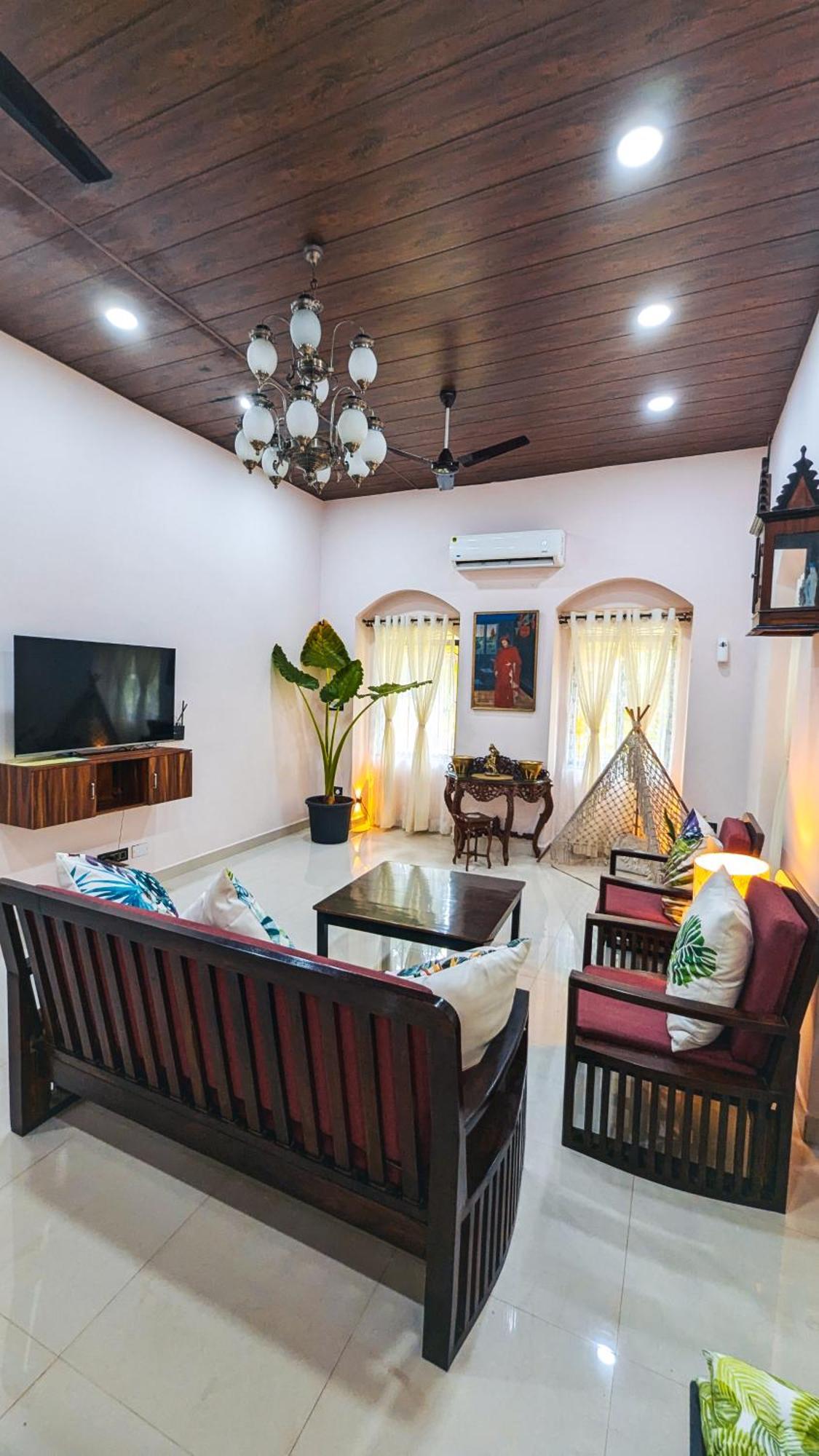 The First House By V3Homestay 4Bhk Private Pool Калангут Екстер'єр фото